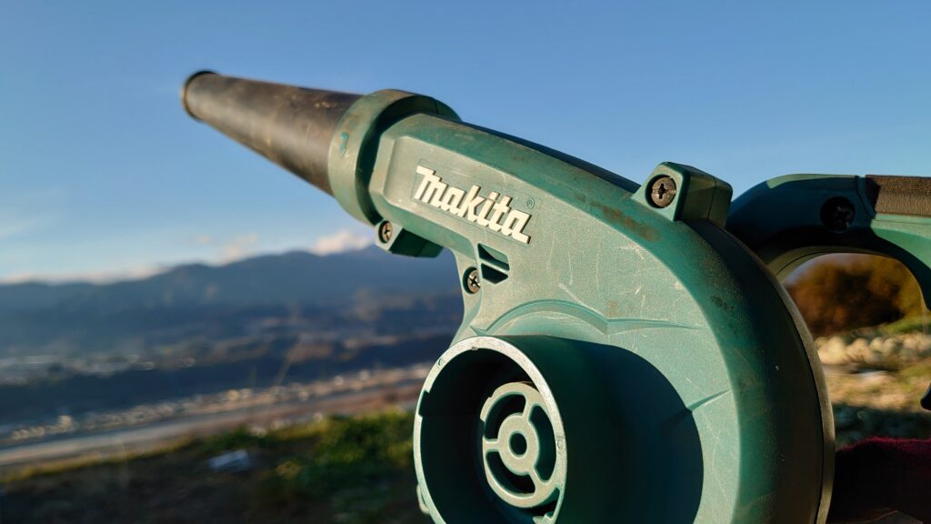 Makita マキタ　ブロワの写真 夕日に向かって